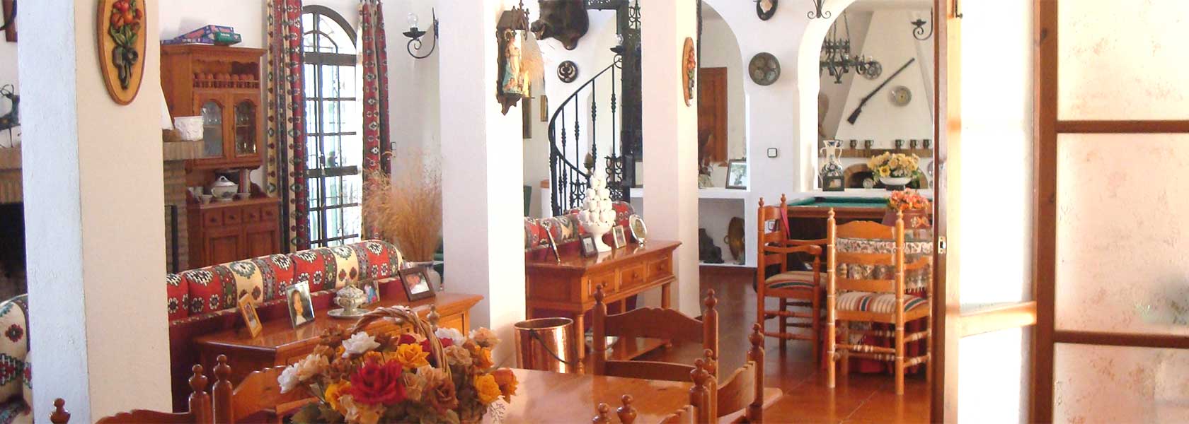 Salón de Casa Rural La Calera, un espacio amplio y acogedor para relajarse en familia o con amigos
