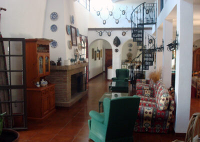 Salón de Casa Rural La Calera, un espacio amplio y acogedor ideal para disfrutar en familia o amigos