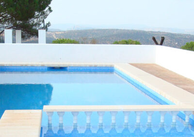 Piscina al aire libre de Casa Rural La Calera, un espacio para relajarse