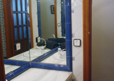 Baño de Casa Rural La Calera, con un diseño funcional y elegante