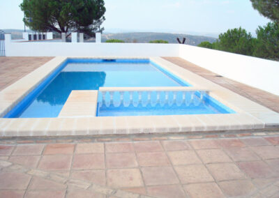 Piscina de Casa Rural La Calera, ubicada en un entorno tranquilo y natural